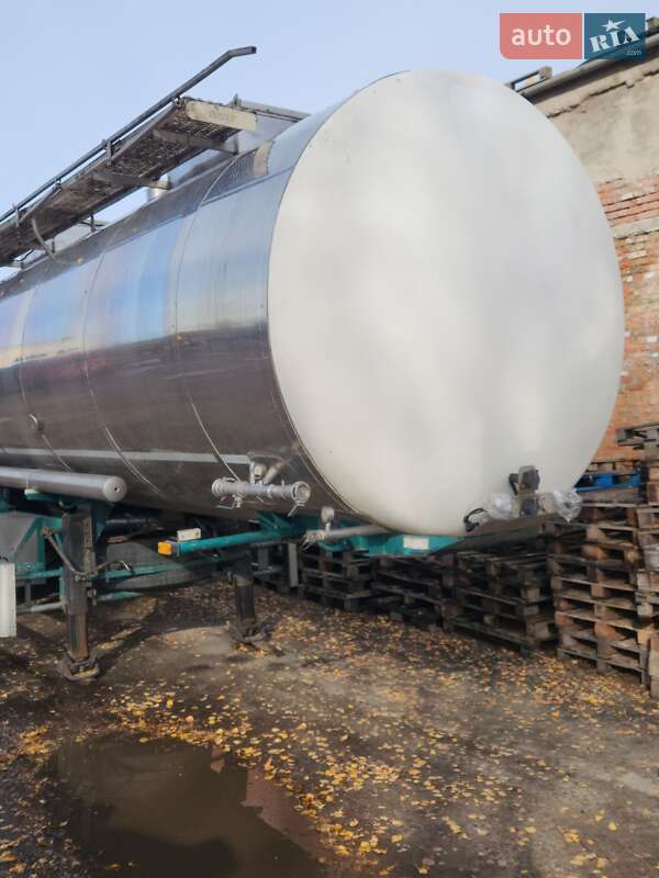 Цистерна полуприцеп BSLT STC 1999 в Ромнах