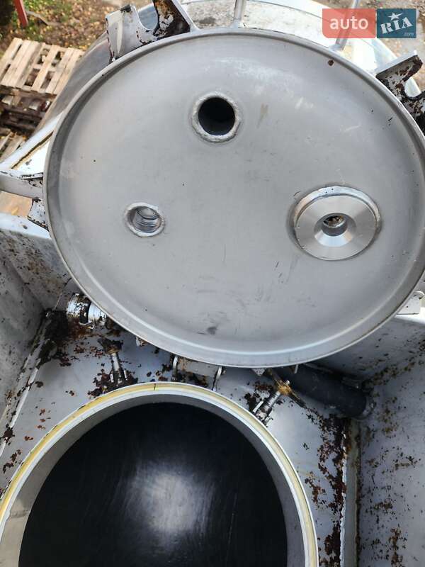 Цистерна полуприцеп BSLT STC 1999 в Ромнах