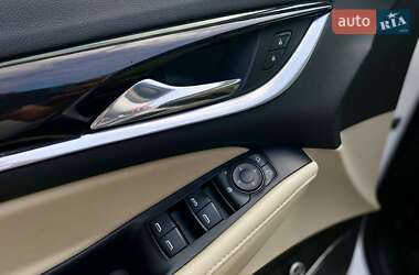 Позашляховик / Кросовер Buick Enclave 2019 в 