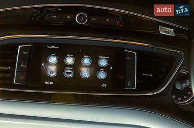 Позашляховик / Кросовер Buick Enclave 2018 в 
