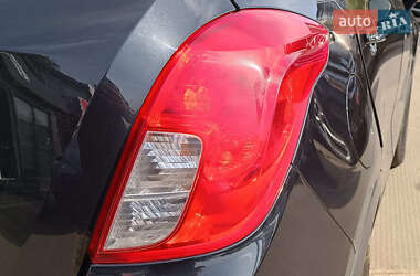 Позашляховик / Кросовер Buick Encore 2014 в 