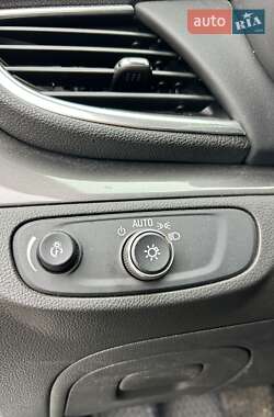 Позашляховик / Кросовер Buick Encore 2016 в 