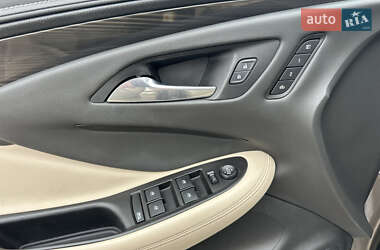 Позашляховик / Кросовер Buick Envision 2018 в 