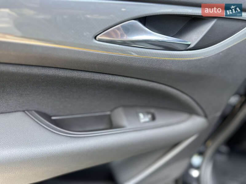 Седан Buick Regal 2018 в Киеве