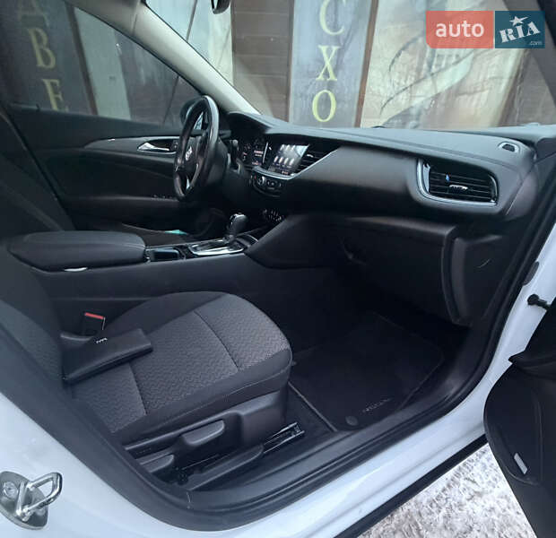 Седан Buick Regal 2018 в Киеве фото 18 Седан Buick Regal 2018 в Киеве