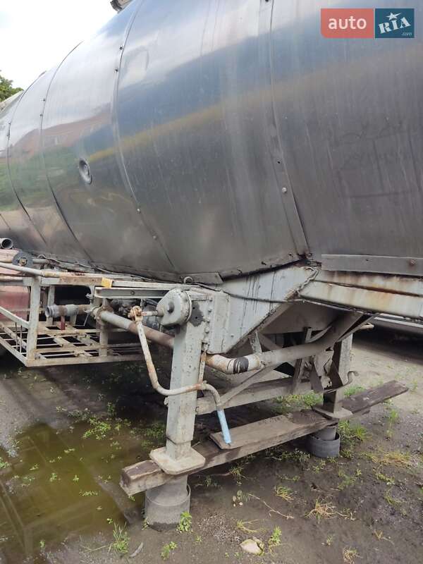 Цистерна напівпричіп Burg Burg 1989 в Кременчуці