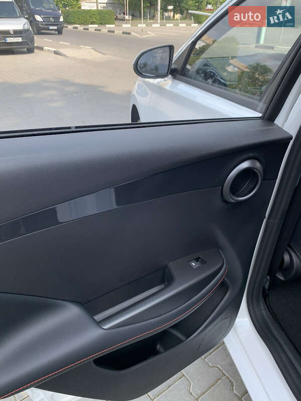 Хетчбек BYD E2 2025 в Чернівцях фото 32 Хетчбек BYD E2 2025 в Чернівцях