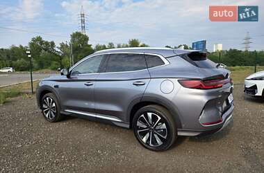 Позашляховик / Кросовер BYD Song Plus 2025 в 