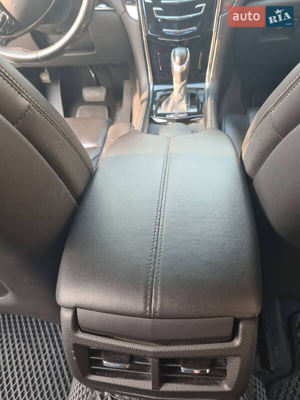 Седан Cadillac ATS 2013 в Чернівцях