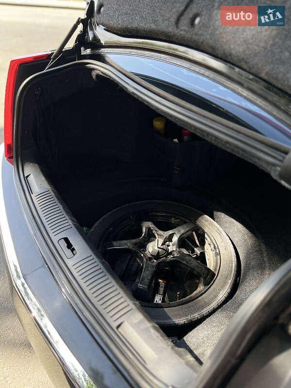 Седан Cadillac CTS 2012 в Львове