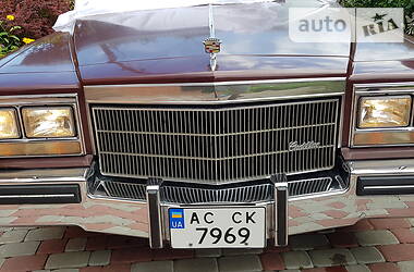 Седан Cadillac DE Ville 1986 в Луцке