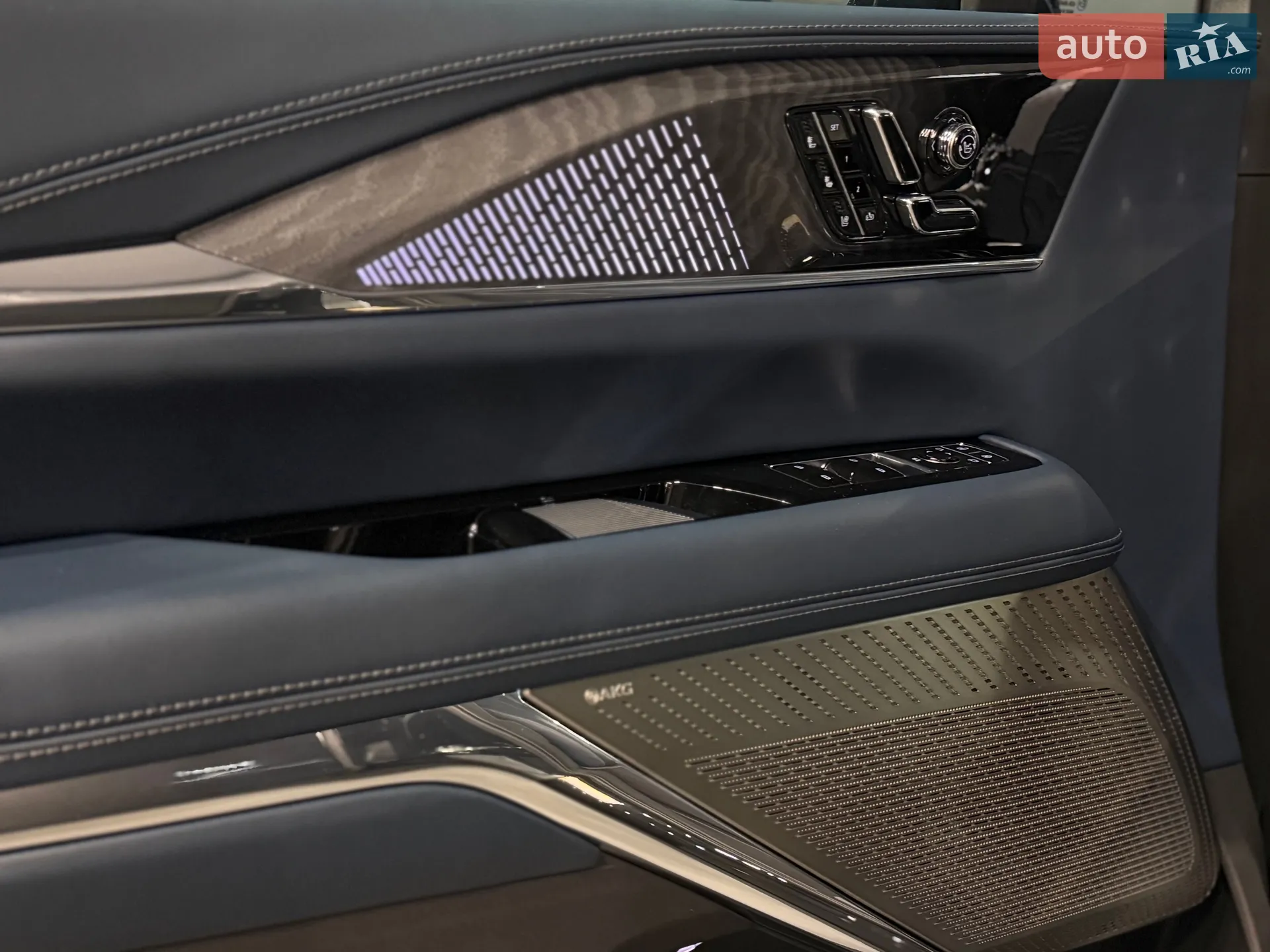 2024 Cadillac Escalade - мініатюра 16
