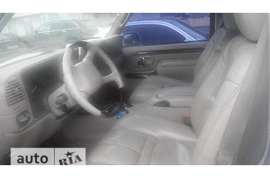 Внедорожник / Кроссовер Cadillac Escalade 2000 в 