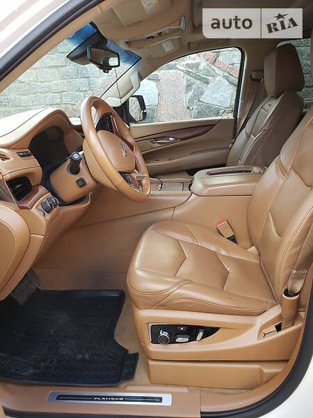 Внедорожник / Кроссовер Cadillac Escalade 2015 в Киеве