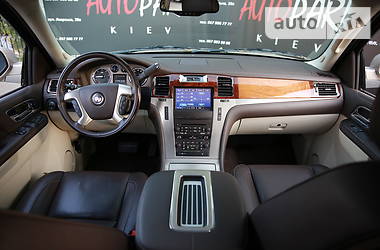 Внедорожник / Кроссовер Cadillac Escalade 2013 в Киеве