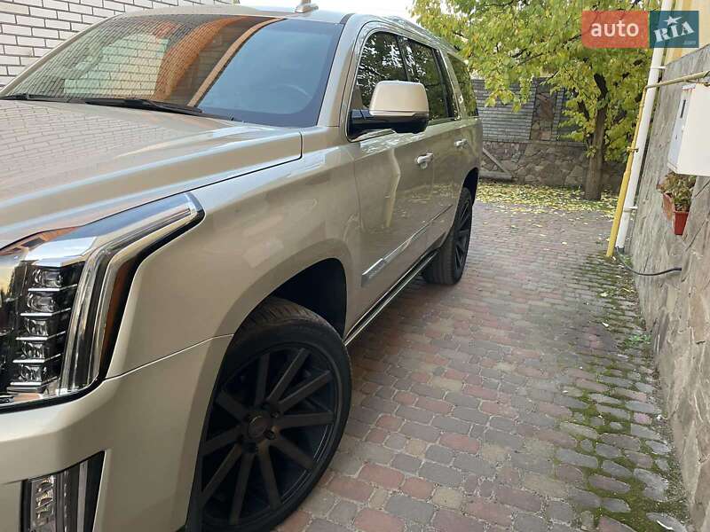 Внедорожник / Кроссовер Cadillac Escalade 2016 в Киеве