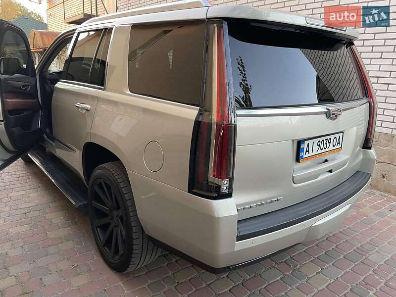 Внедорожник / Кроссовер Cadillac Escalade 2016 в Киеве