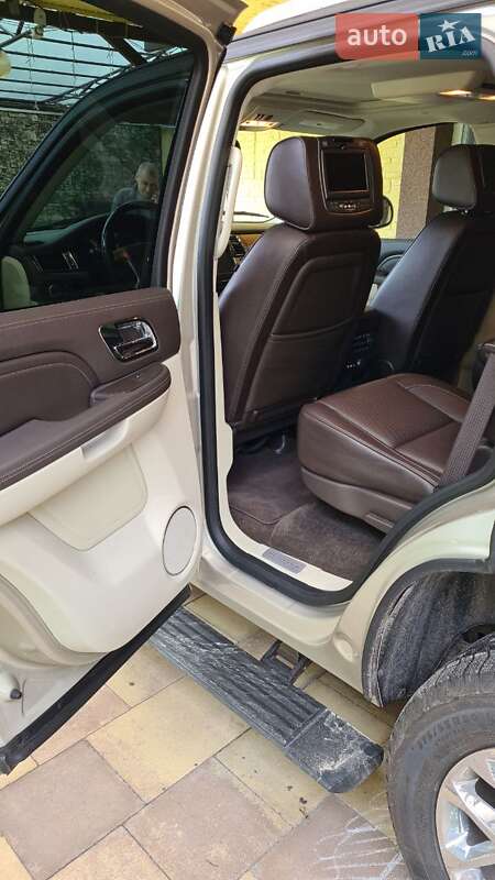 Внедорожник / Кроссовер Cadillac Escalade 2013 в Киеве
