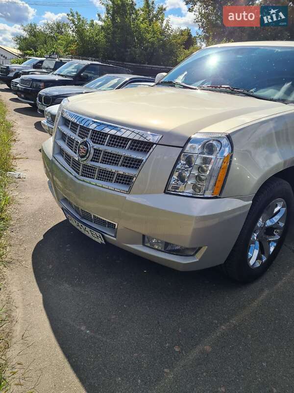 Внедорожник / Кроссовер Cadillac Escalade 2013 в Киеве