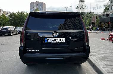 Внедорожник / Кроссовер Cadillac Escalade 2014 в Киеве