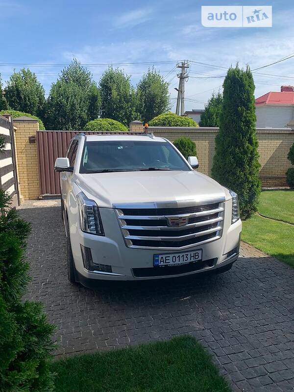 Позашляховик / Кросовер Cadillac Escalade 2016 в Дніпрі