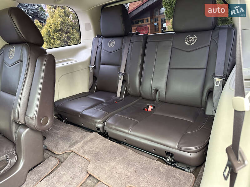 Внедорожник / Кроссовер Cadillac Escalade 2010 в Киеве