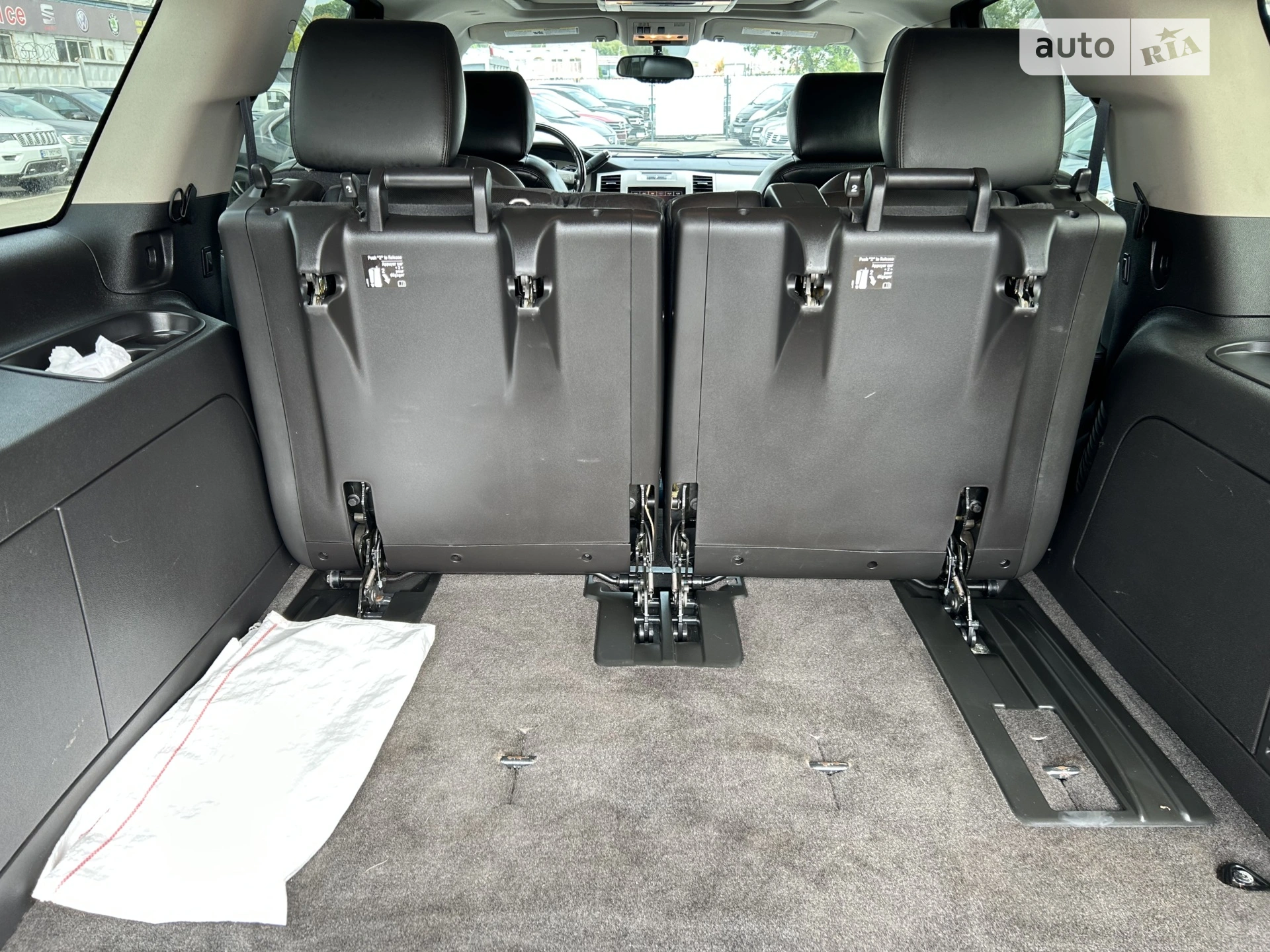 2011 Cadillac Escalade - мініатюра 29