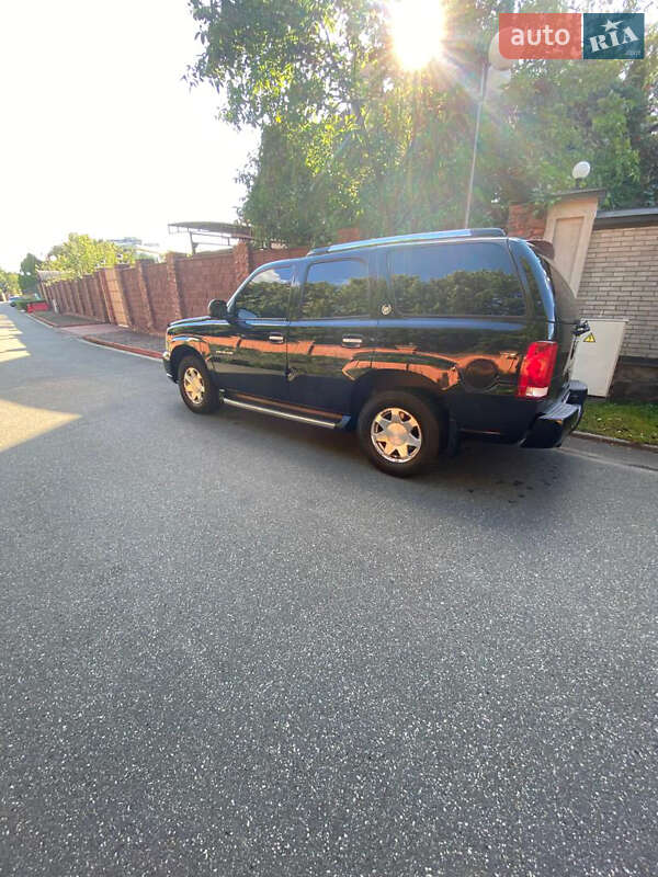 Позашляховик / Кросовер Cadillac Escalade 2004 в Києві