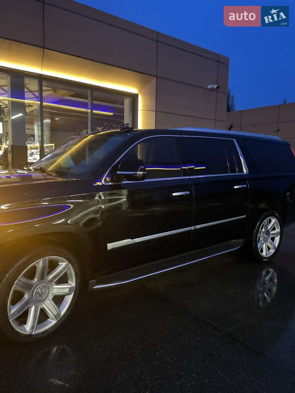 Внедорожник / Кроссовер Cadillac Escalade 2015 в Киеве