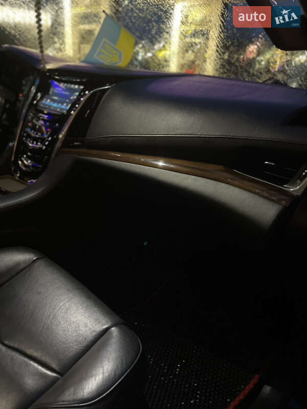 Внедорожник / Кроссовер Cadillac Escalade 2015 в Киеве