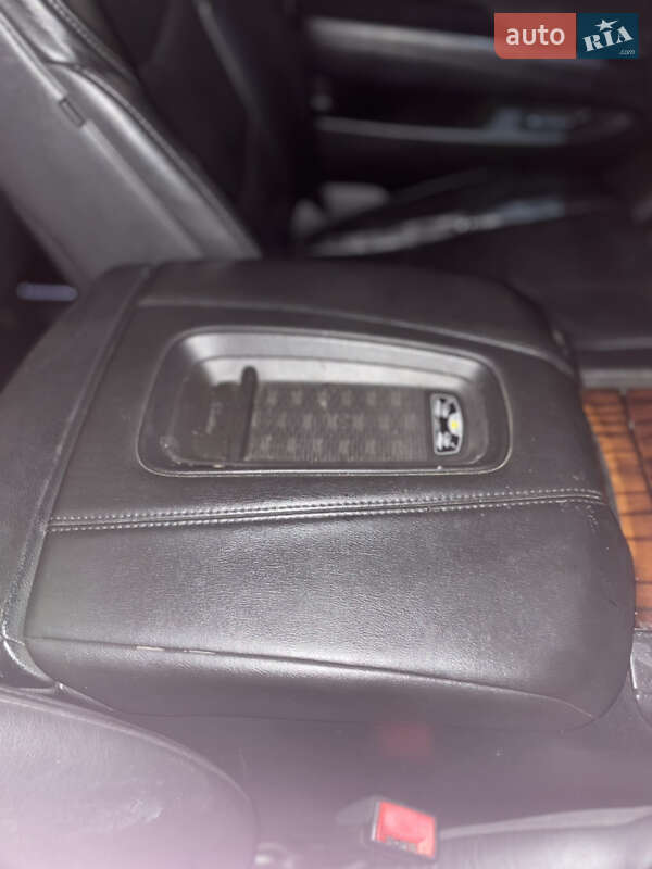 Внедорожник / Кроссовер Cadillac Escalade 2015 в Киеве