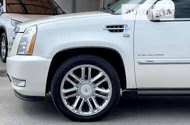 Внедорожник / Кроссовер Cadillac Escalade 2010 в Киеве