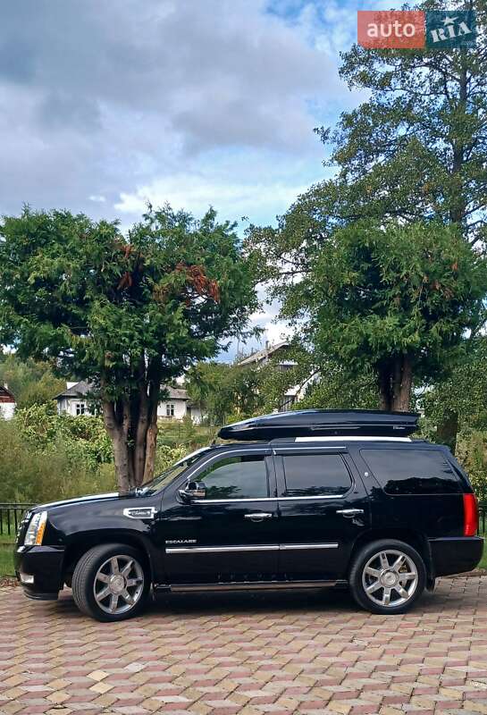 Внедорожник / Кроссовер Cadillac Escalade 2011 в Косове