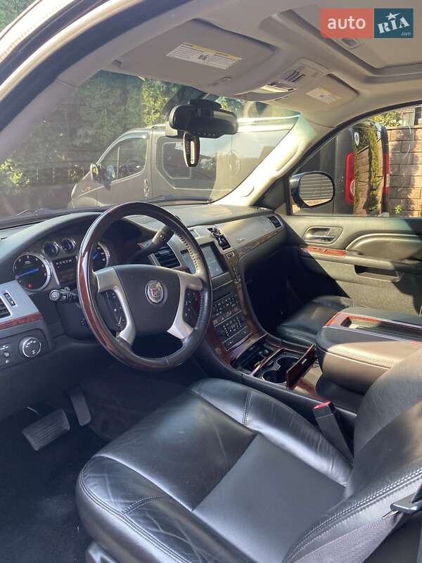 Внедорожник / Кроссовер Cadillac Escalade 2010 в Ровно фото 13 Внедорожник / Кроссовер Cadillac Escalade 2010 в Ровно