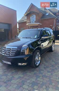 Внедорожник / Кроссовер Cadillac Escalade 2010 в 