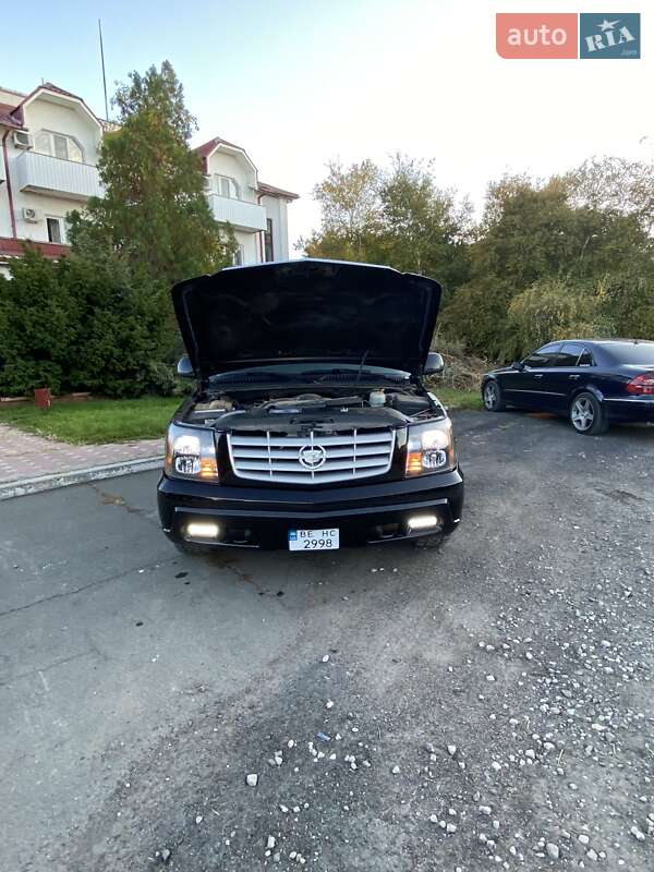 Позашляховик / Кросовер Cadillac Escalade 2004 в Южноукраїнську