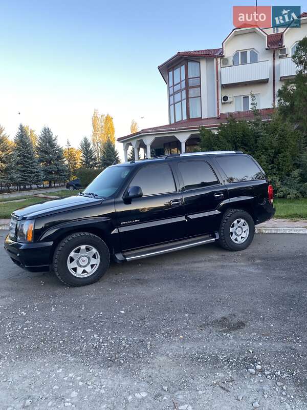 Позашляховик / Кросовер Cadillac Escalade 2004 в Южноукраїнську