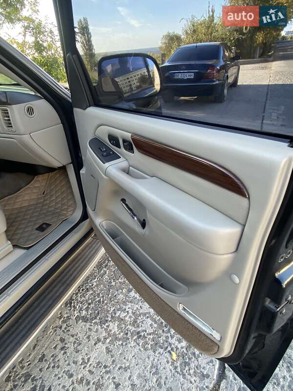 Позашляховик / Кросовер Cadillac Escalade 2004 в Южноукраїнську
