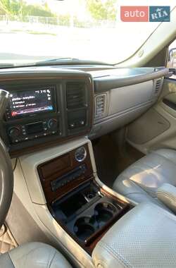 Внедорожник / Кроссовер Cadillac Escalade 2004 в Южноукраинске