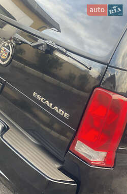 Позашляховик / Кросовер Cadillac Escalade 2002 в Харкові