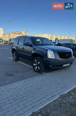 Внедорожник / Кроссовер Cadillac Escalade 2008 в 