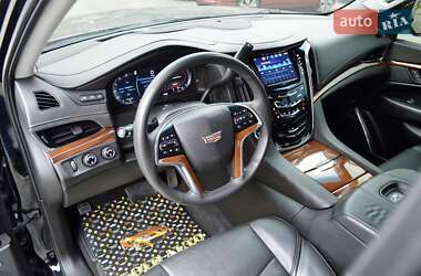 Внедорожник / Кроссовер Cadillac Escalade 2017 в 