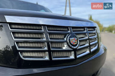Внедорожник / Кроссовер Cadillac Escalade 2013 в 