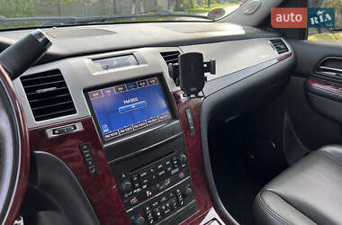 Внедорожник / Кроссовер Cadillac Escalade 2013 в 