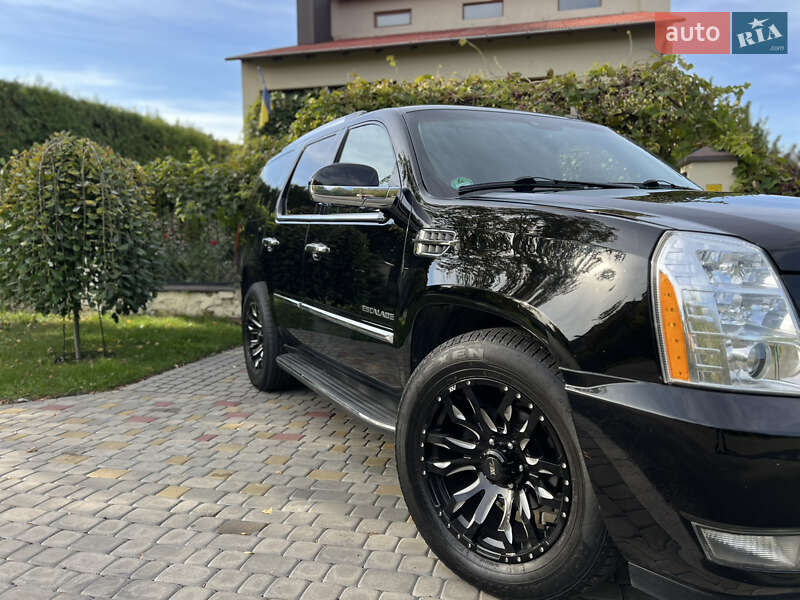 Внедорожник / Кроссовер Cadillac Escalade 2013 в Днепре фото 22 Внедорожник / Кроссовер Cadillac Escalade 2013 в Днепре