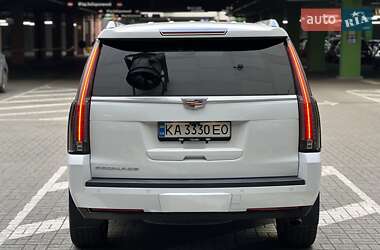 Внедорожник / Кроссовер Cadillac Escalade 2016 в 