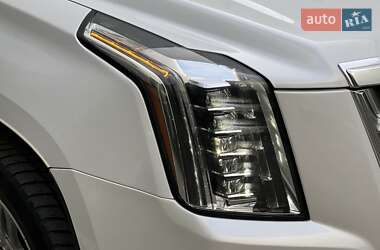 Внедорожник / Кроссовер Cadillac Escalade 2016 в 