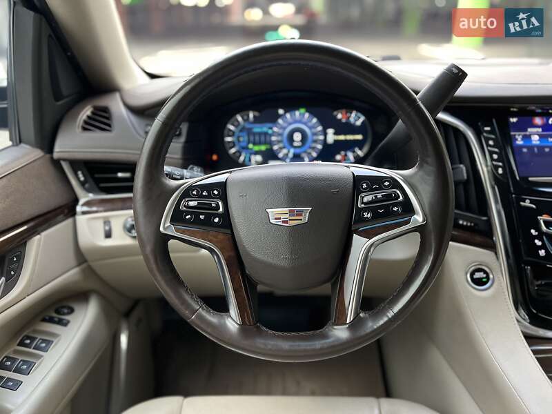 Внедорожник / Кроссовер Cadillac Escalade 2016 в Киеве