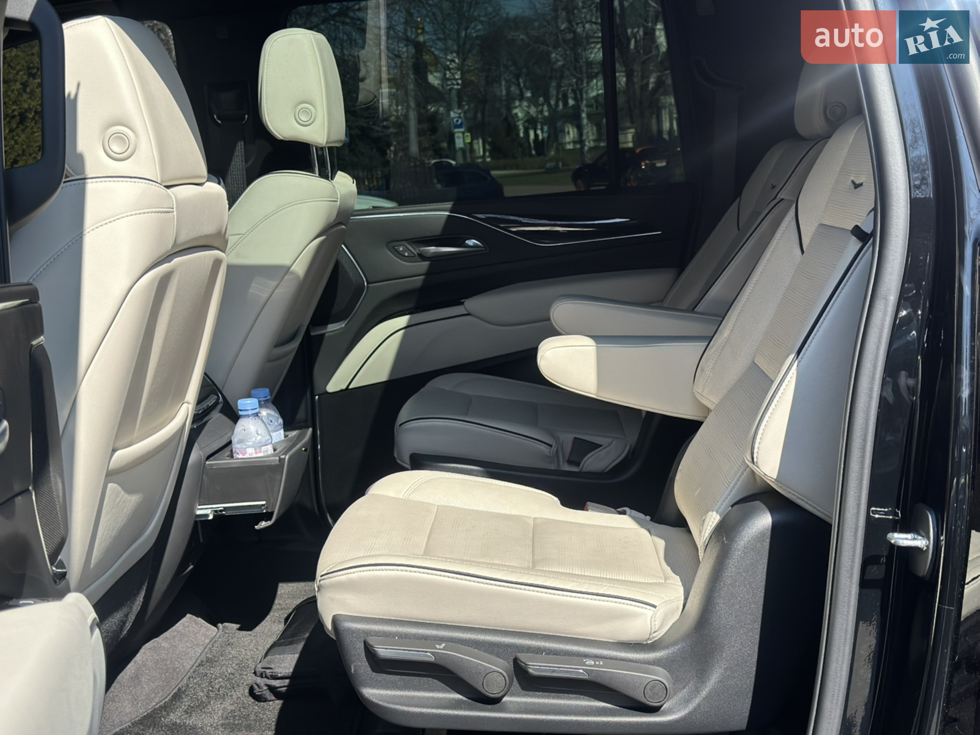 2023 Cadillac Escalade - мініатюра 30