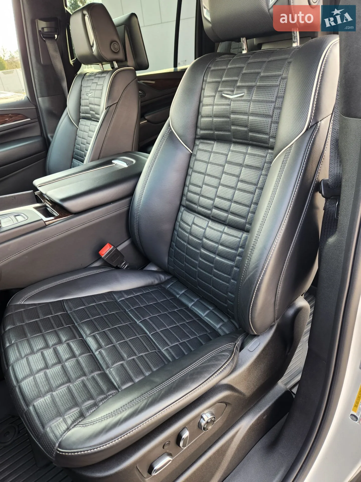 2022 Cadillac Escalade - мініатюра 12